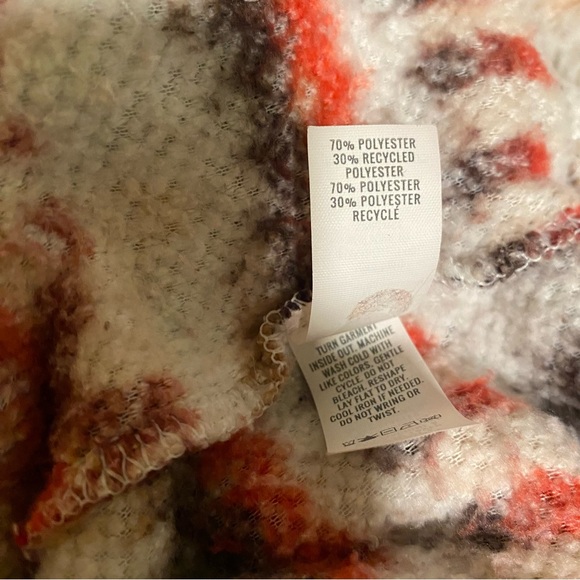 aerie offline patterned sherpa quarter-zip white, burgundy & red - Picture 5 of 5